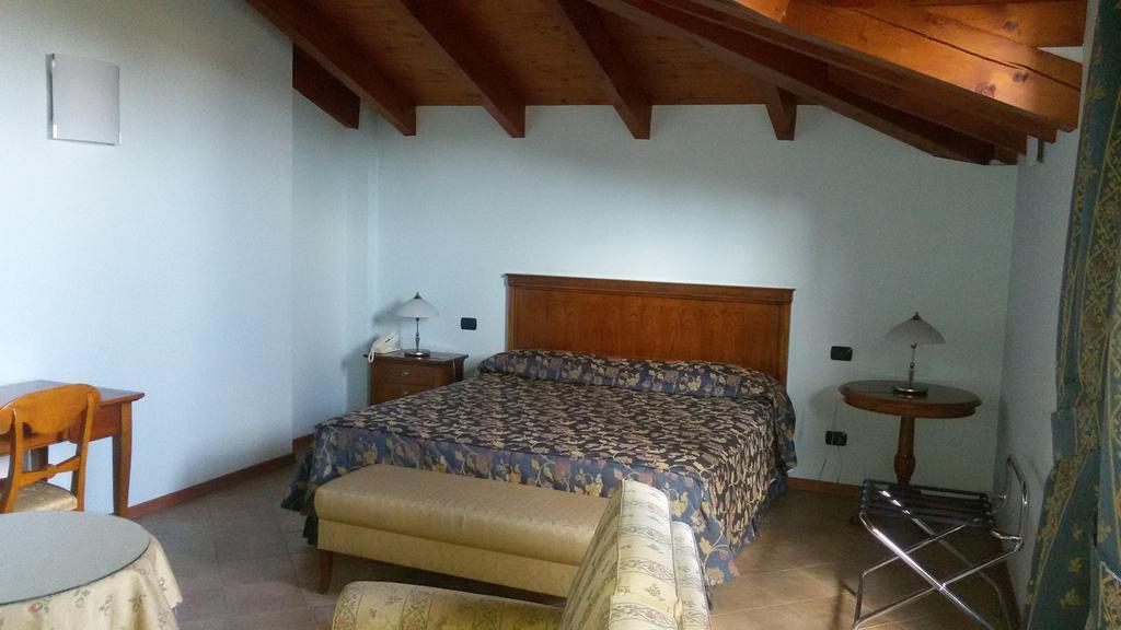 La Locanda Del Melograno Монкальво Номер фото
